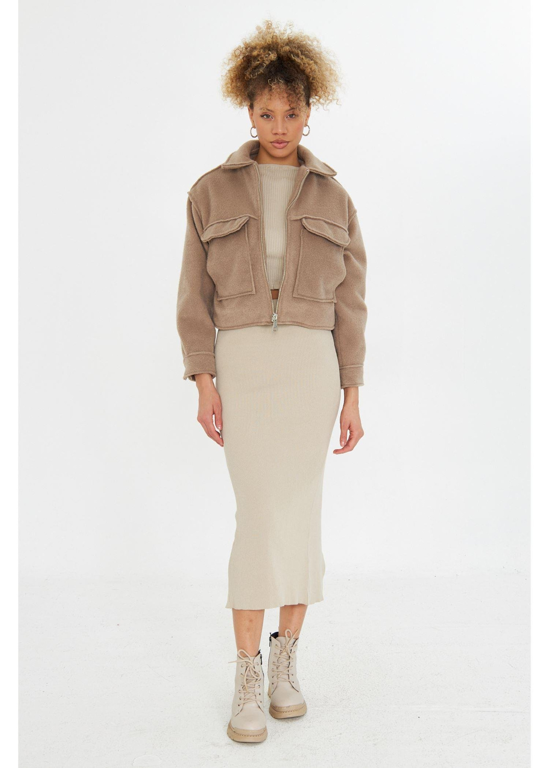 Önü Cepli Kısa Kaşe Ceket