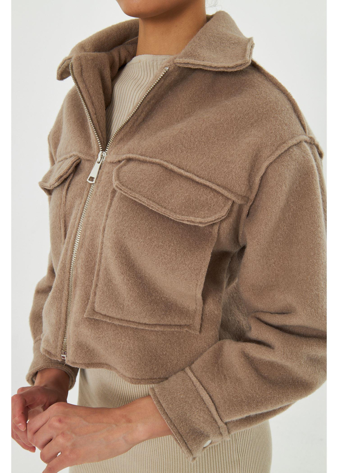 Önü Cepli Kısa Kaşe Ceket