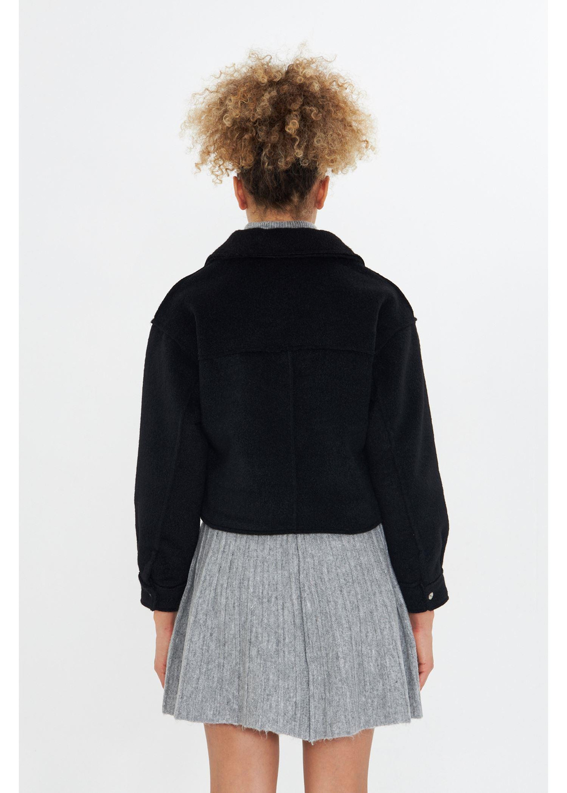 Önü Cepli Kısa Kaşe Ceket