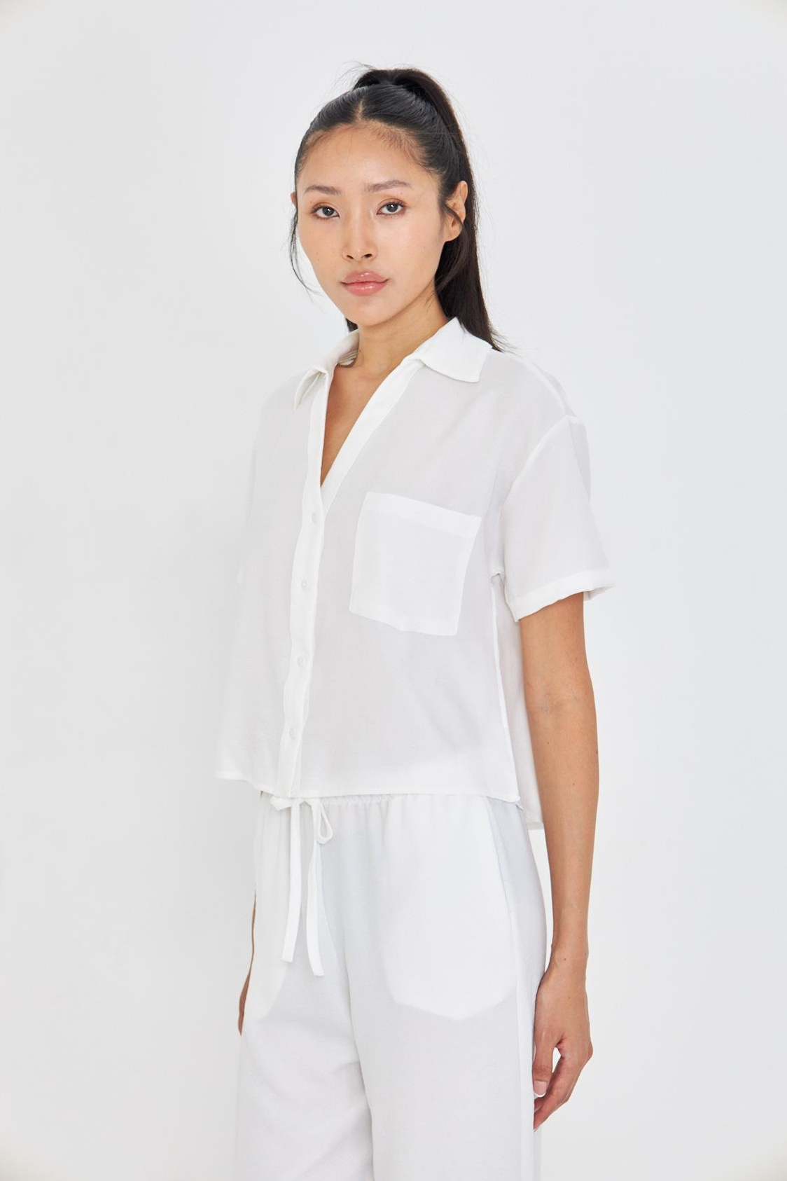 Önü Cepli Kısa Keten Görünümlü Gömlek