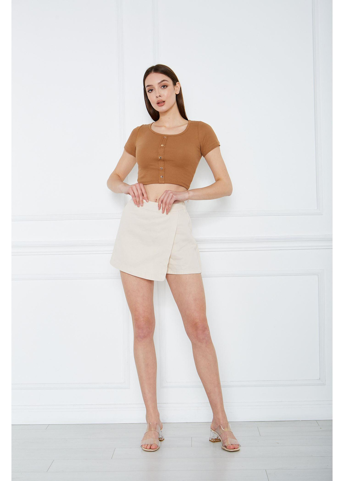 Önü Düğme Detaylı Crop Tshirt-Vizon