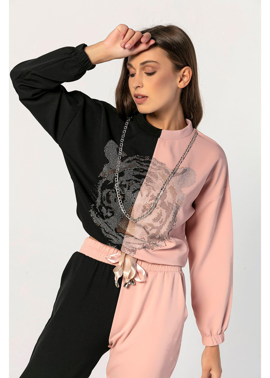 Önü Leopar Taşlı, Zincirli İki Renkli Sweatshirt-Siyah-Pudra