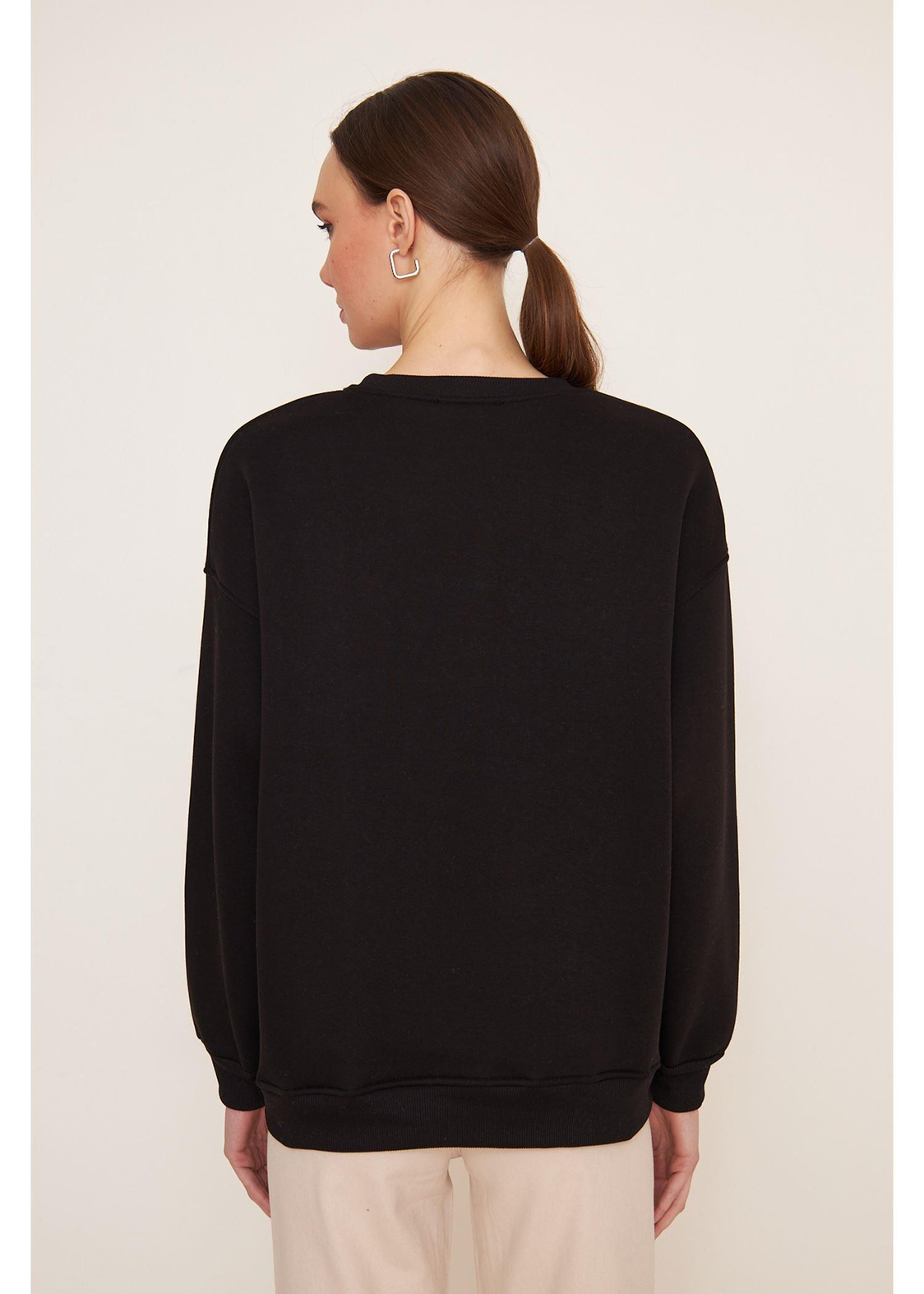 Önü Taşlı Sweatshirt-Siyah