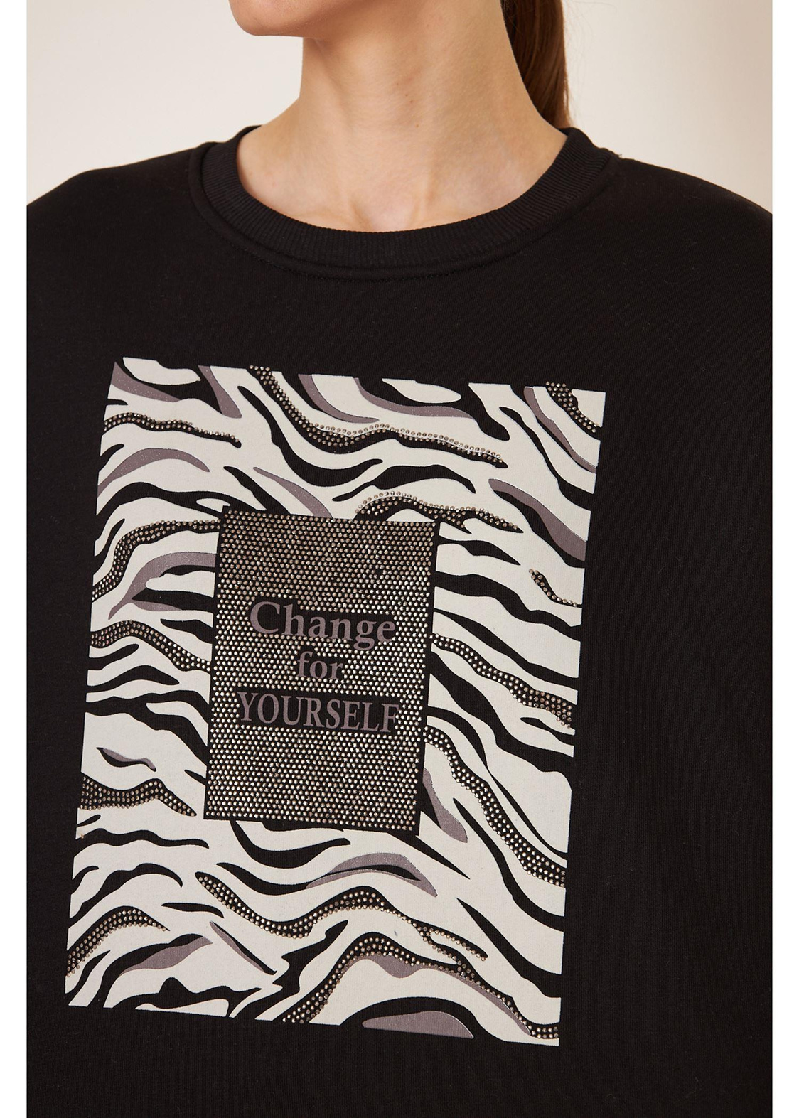 Önü Taşlı Sweatshirt-Siyah