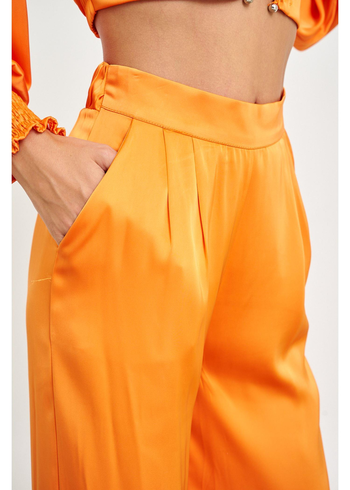 pile-detayli-saten-pantolon-c9a83d.jpeg
