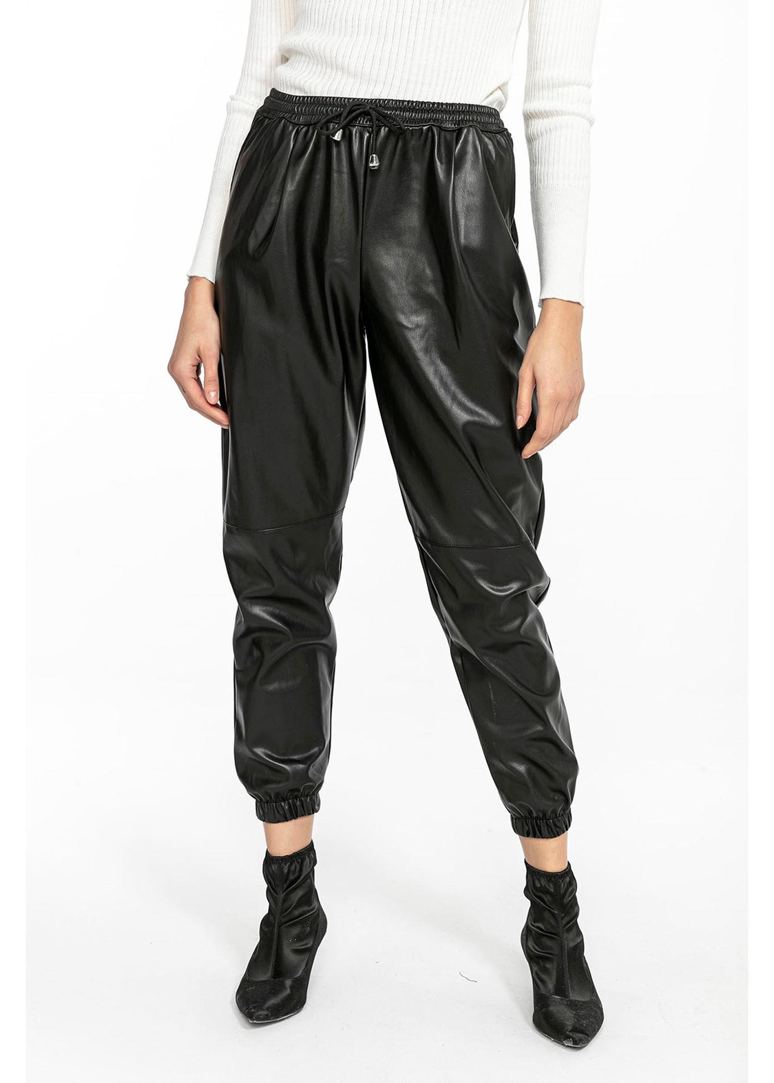 Pileli Lastikli Deri Pantolon-Siyah