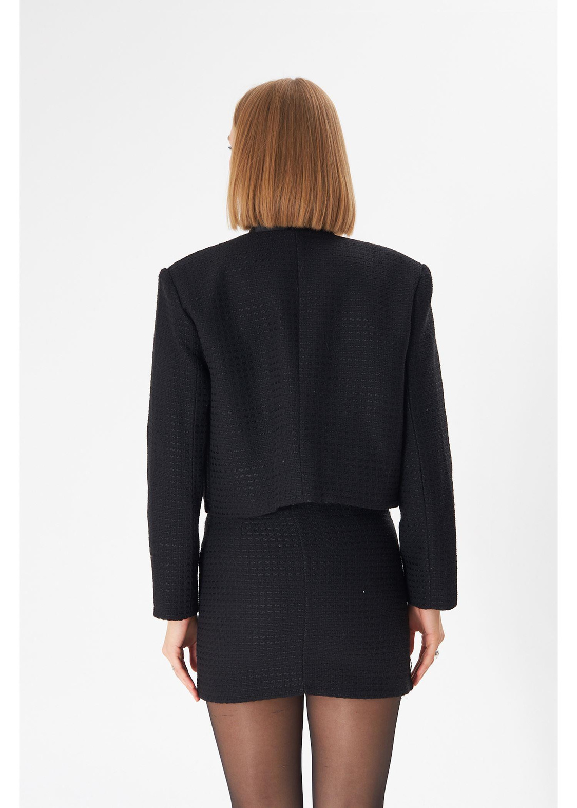 Saten Garnili Düğmeli Kısa Ceket