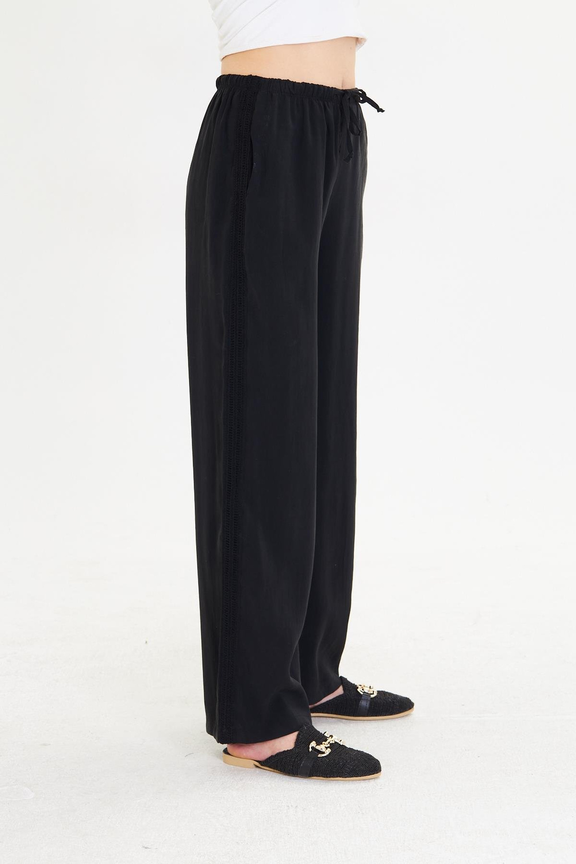 Şerit Detaylı Modal Pantolon