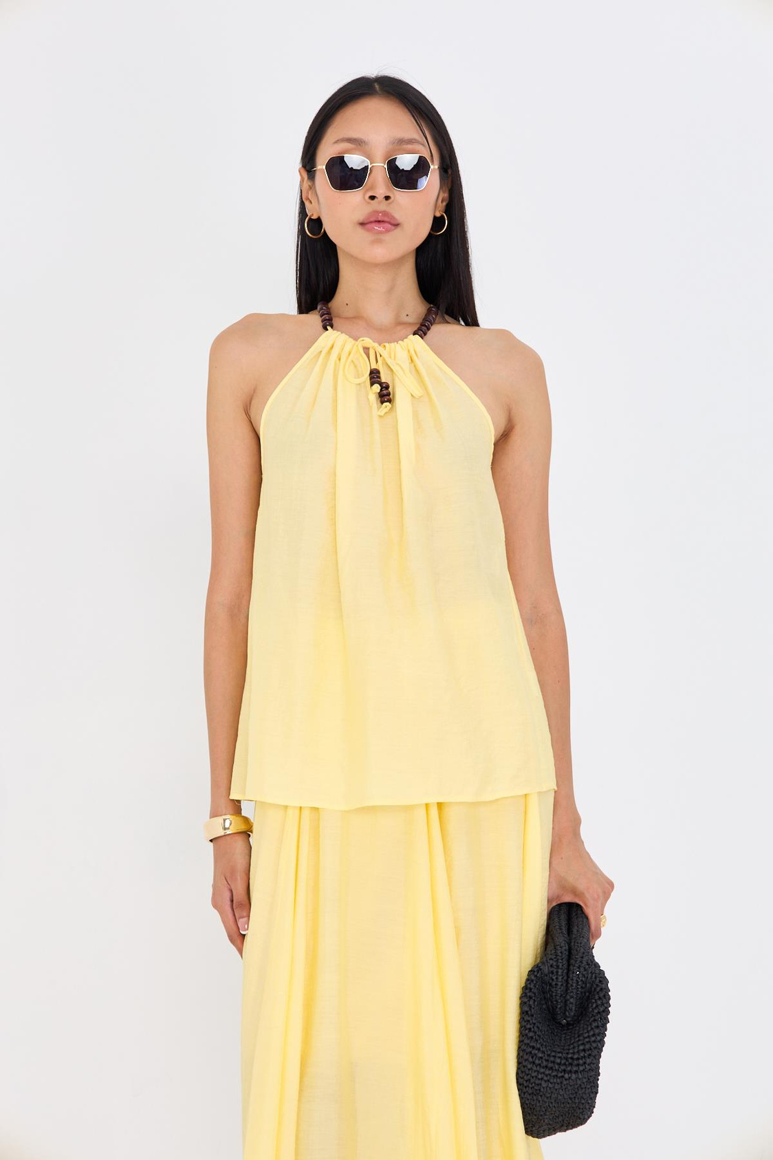 Sıfır Kollu Boncuk Detaylı Halter Yaka Bluz