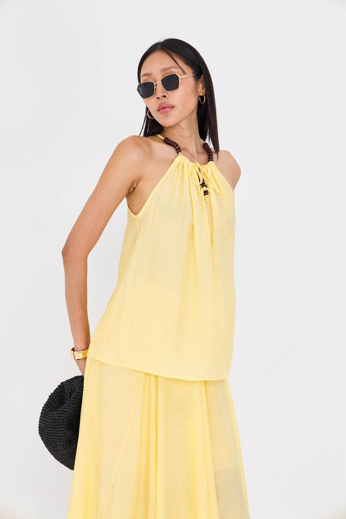 Sıfır Kollu Boncuk Detaylı Halter Yaka Bluz