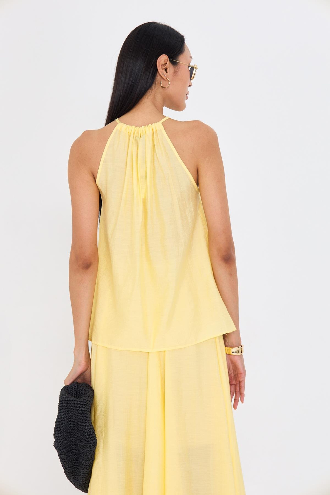 Sıfır Kollu Boncuk Detaylı Halter Yaka Bluz