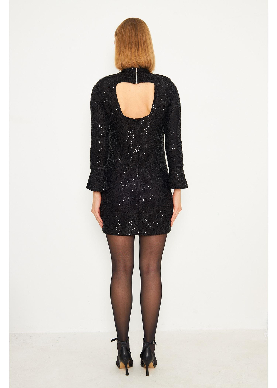 Sırt Dekolteli Kolları Volanlı Siyah Pul Payet Elbise