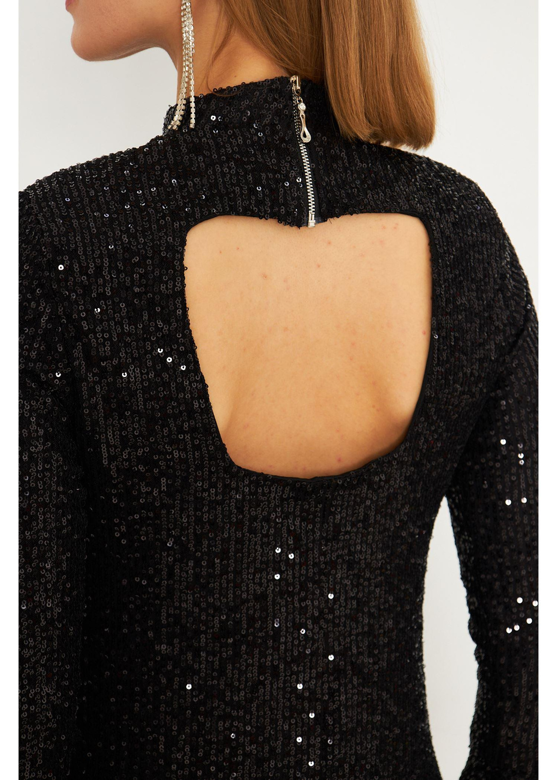 Sırt Dekolteli Kolları Volanlı Siyah Pul Payet Elbise