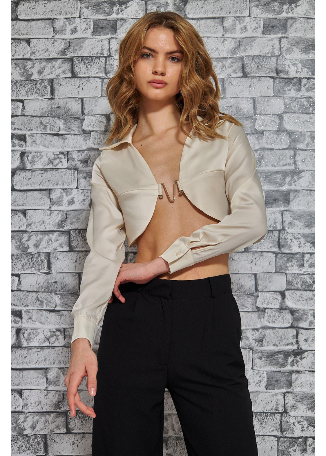 Sırtı Açık Dekolteli Crop Bluz-Taş