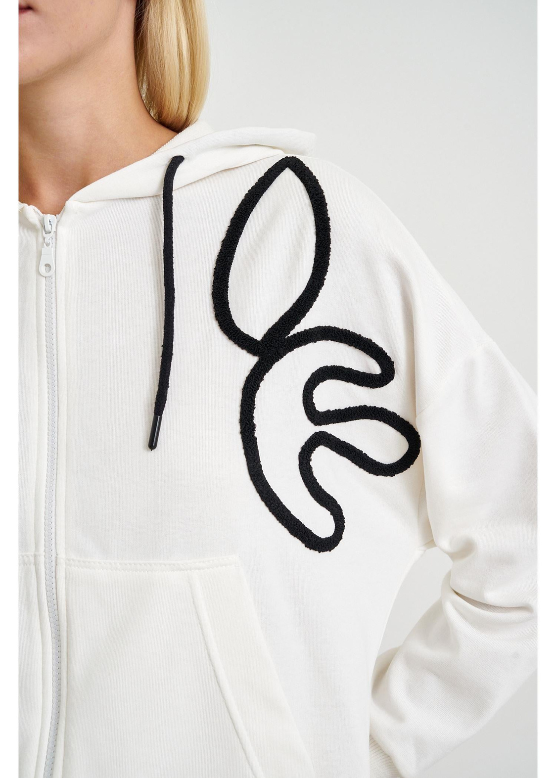 Süzene Nakışlı Üç İplik Sweatshirt-Ekru