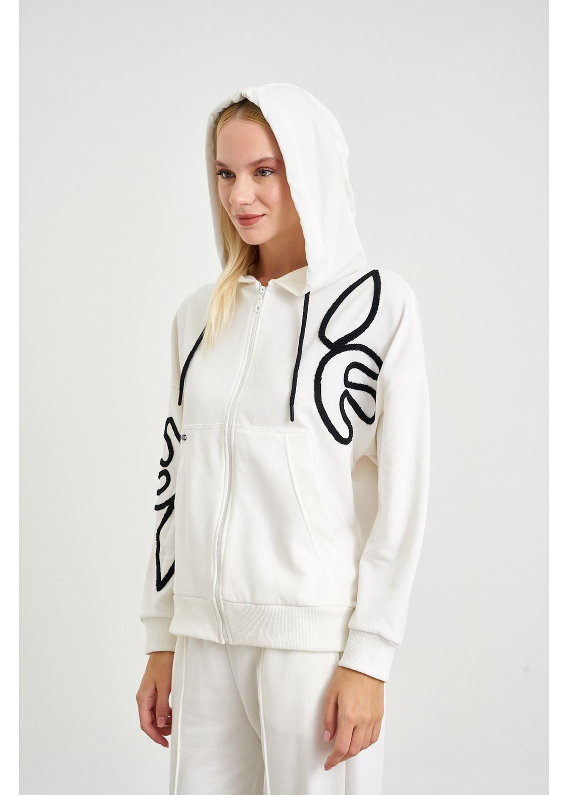 Süzene Nakışlı Üç İplik Sweatshirt-Ekru