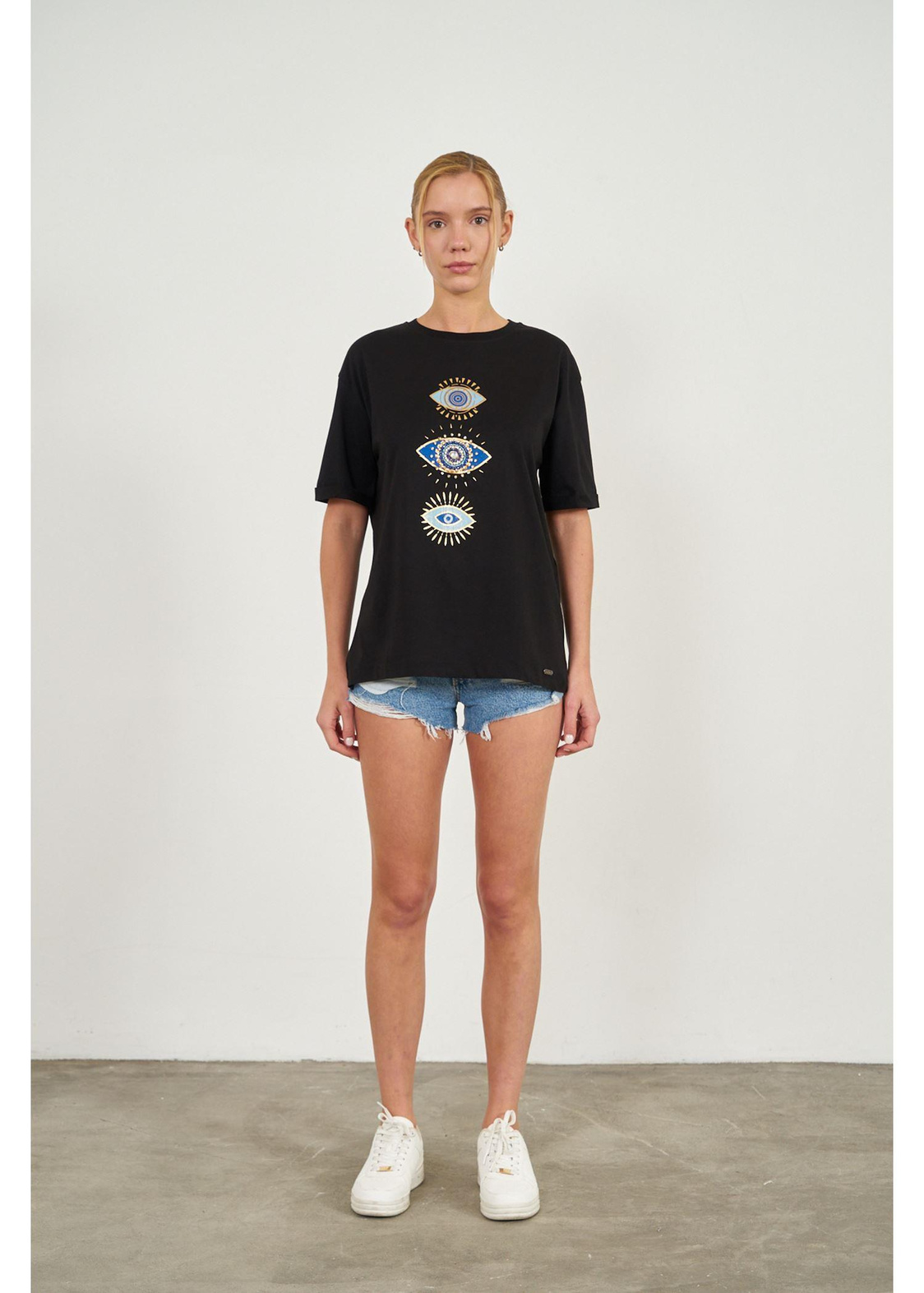Taşlı Göz Baskılı T-shirt-Siyah