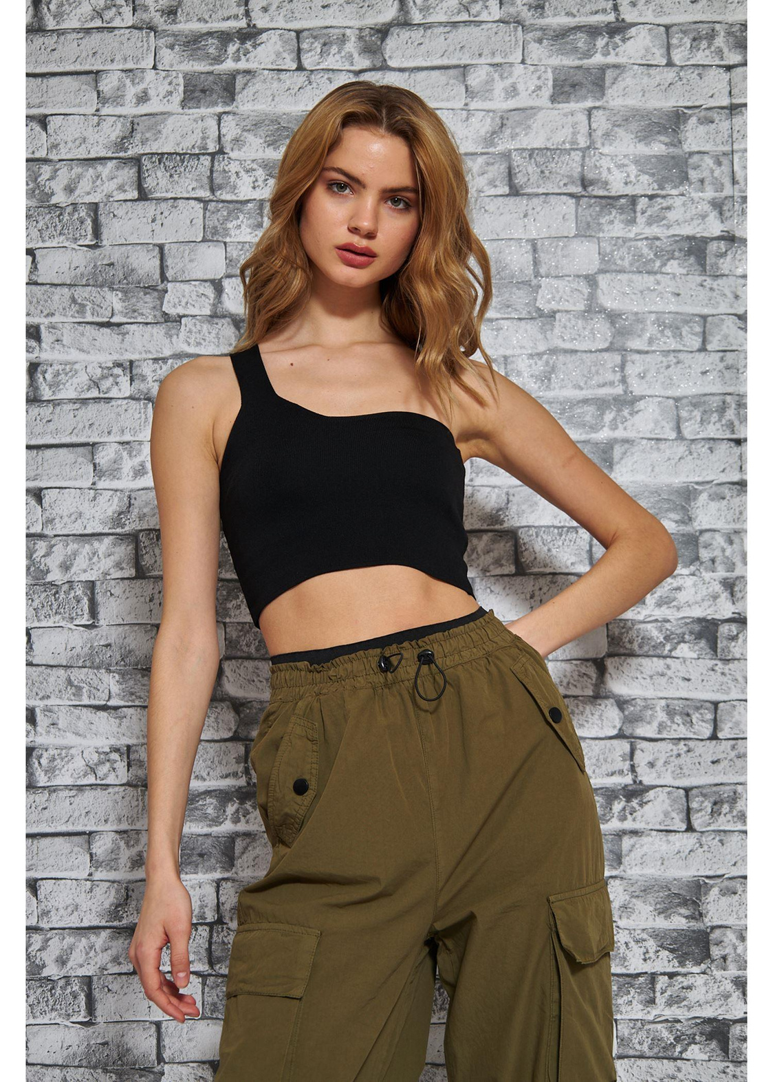 Tek Omuz Crop Top-Siyah