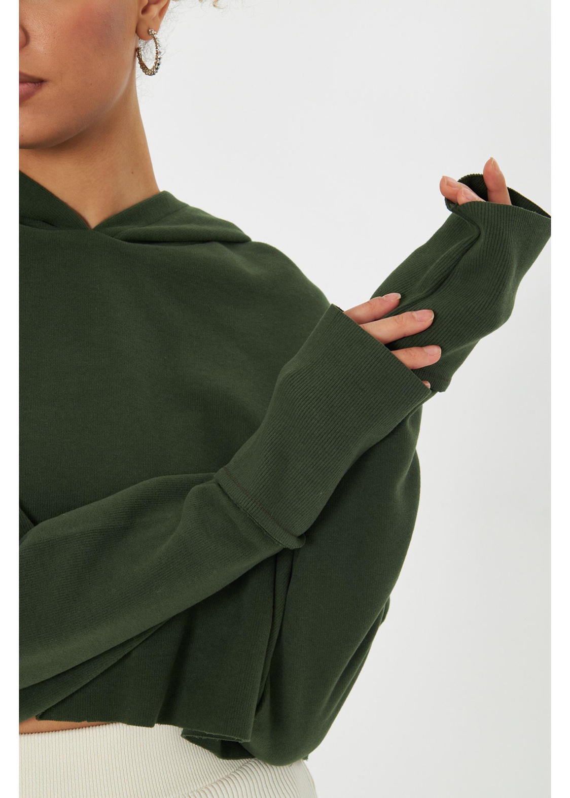Uzun Kollu Kapüşonlu Sweatshirt