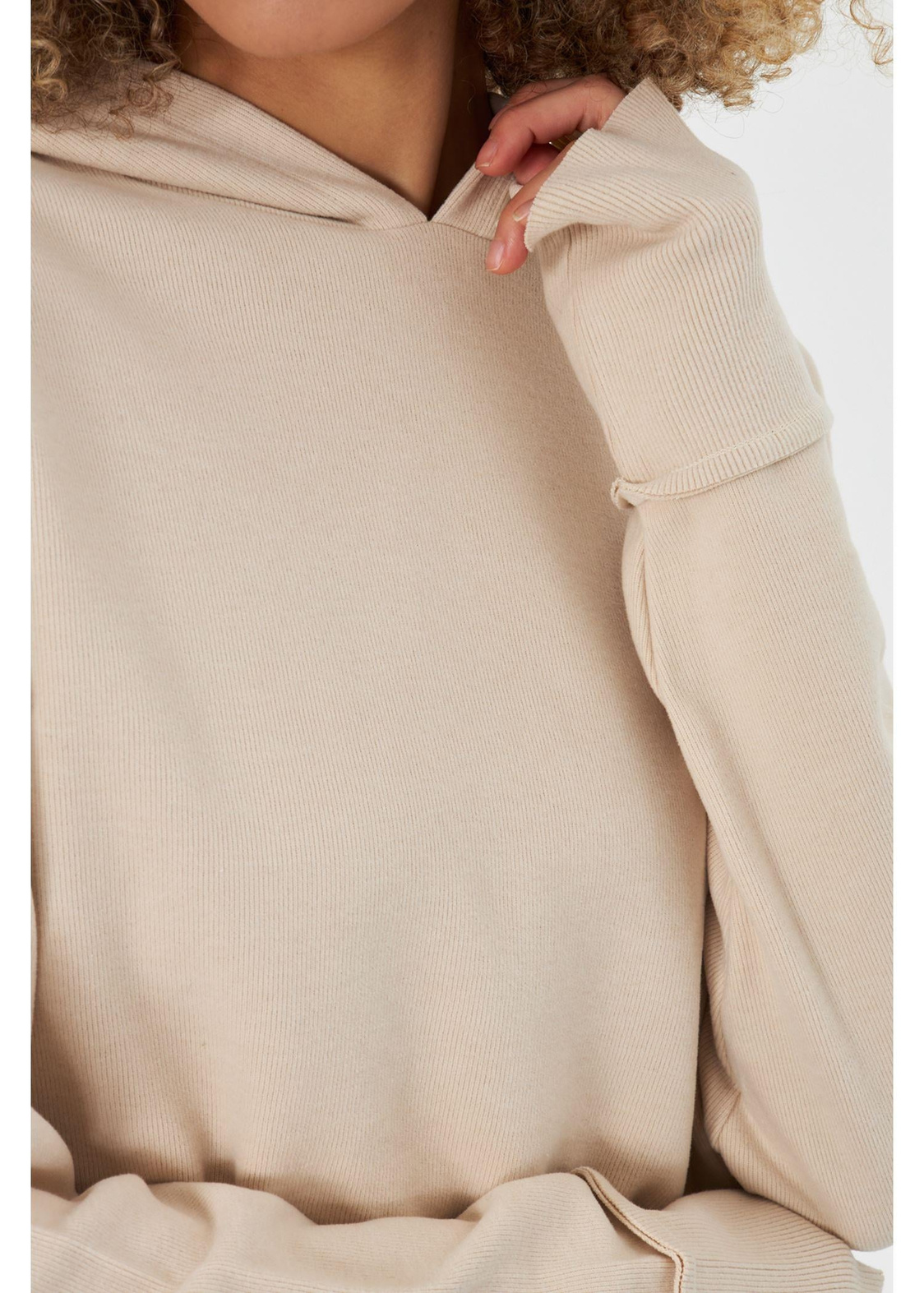 Uzun Kollu Kapüşonlu Sweatshirt