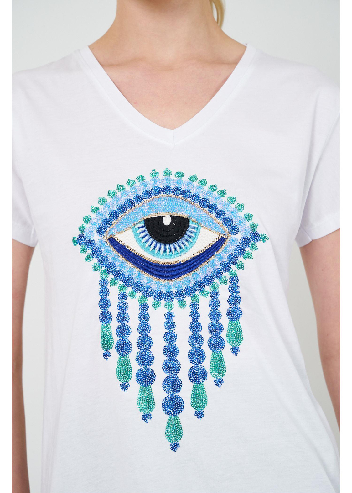 V Yaka Göz Nakışlı Basic T-shirt-Ekru