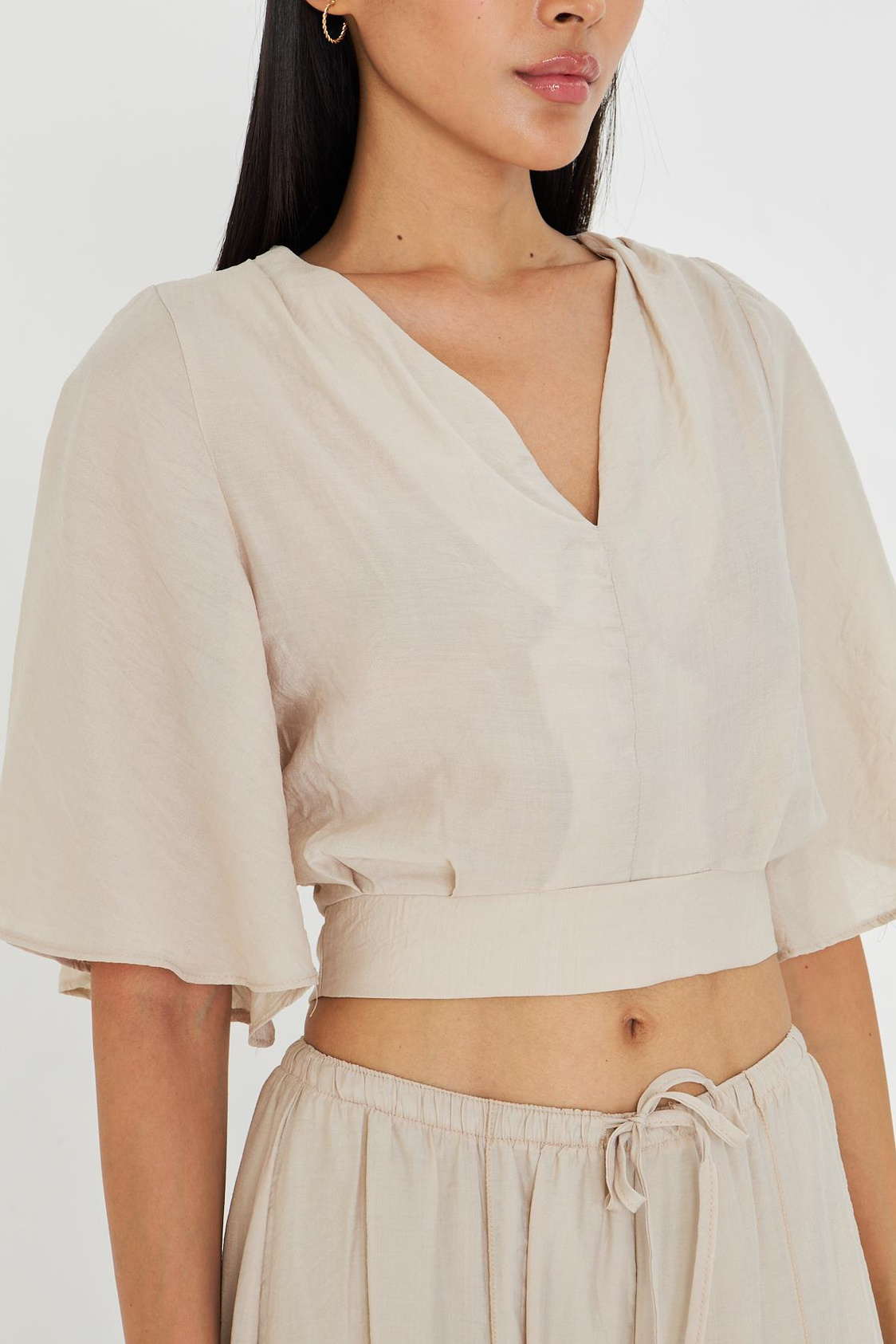 V Yaka Sırt Dekolteli Bluz