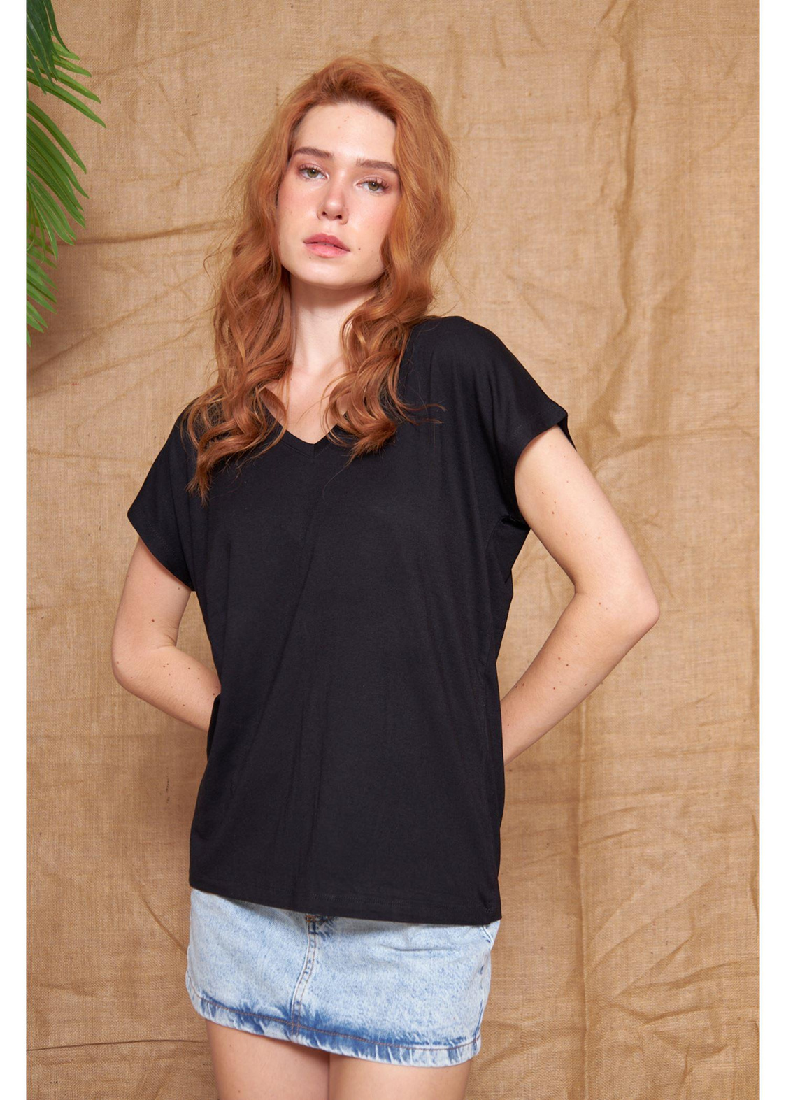 V Yaka T-Shirt-Siyah