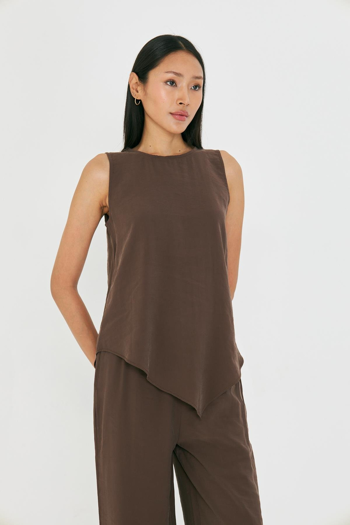 Asimetrik Kesim Sıfır Kol Bluz - Kahve