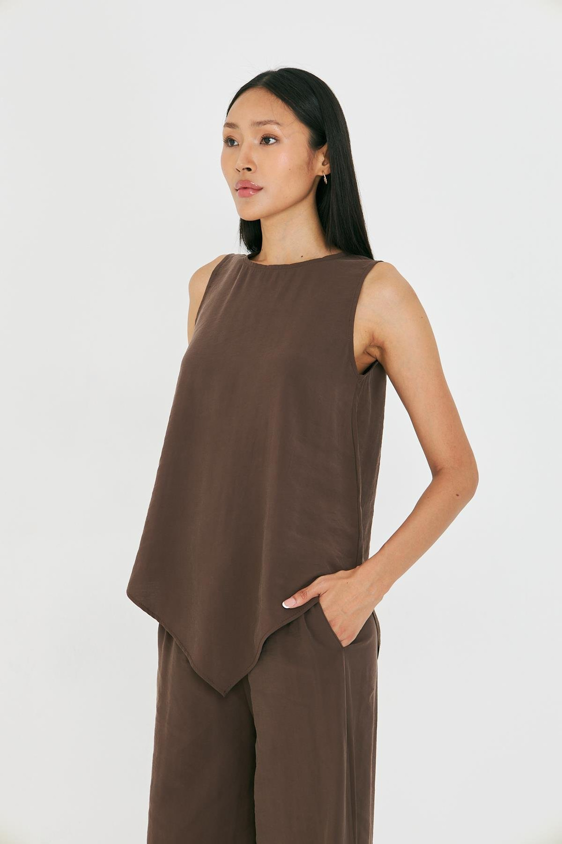 Asimetrik Kesim Sıfır Kol Bluz - Kahve