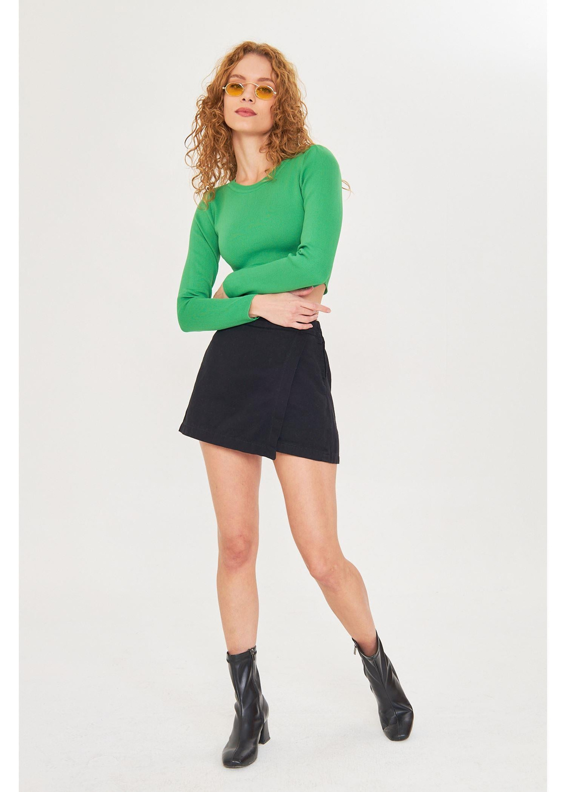 Basic Yaka Crop Kazak