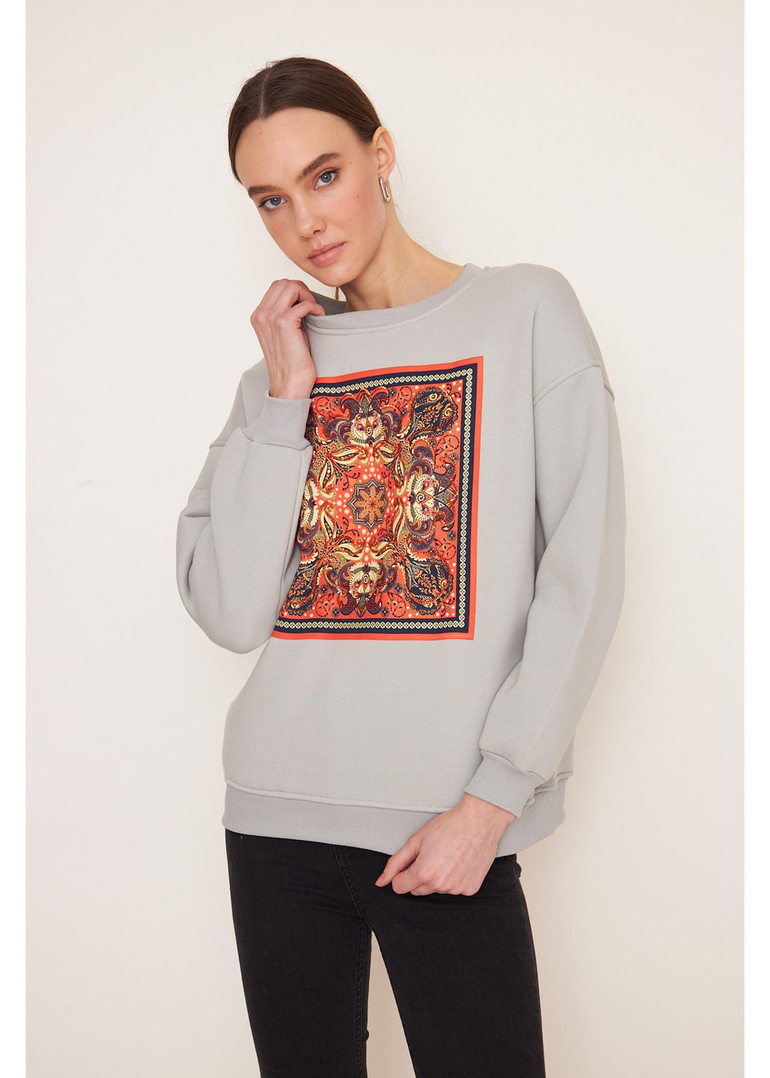 Baskılı Pullu Sweatshirt-Gri