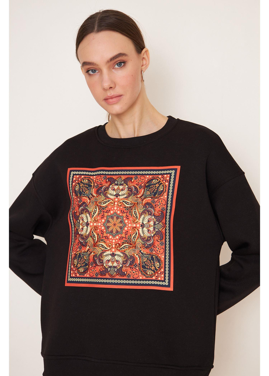 Baskılı Pullu Sweatshirt-Siyah