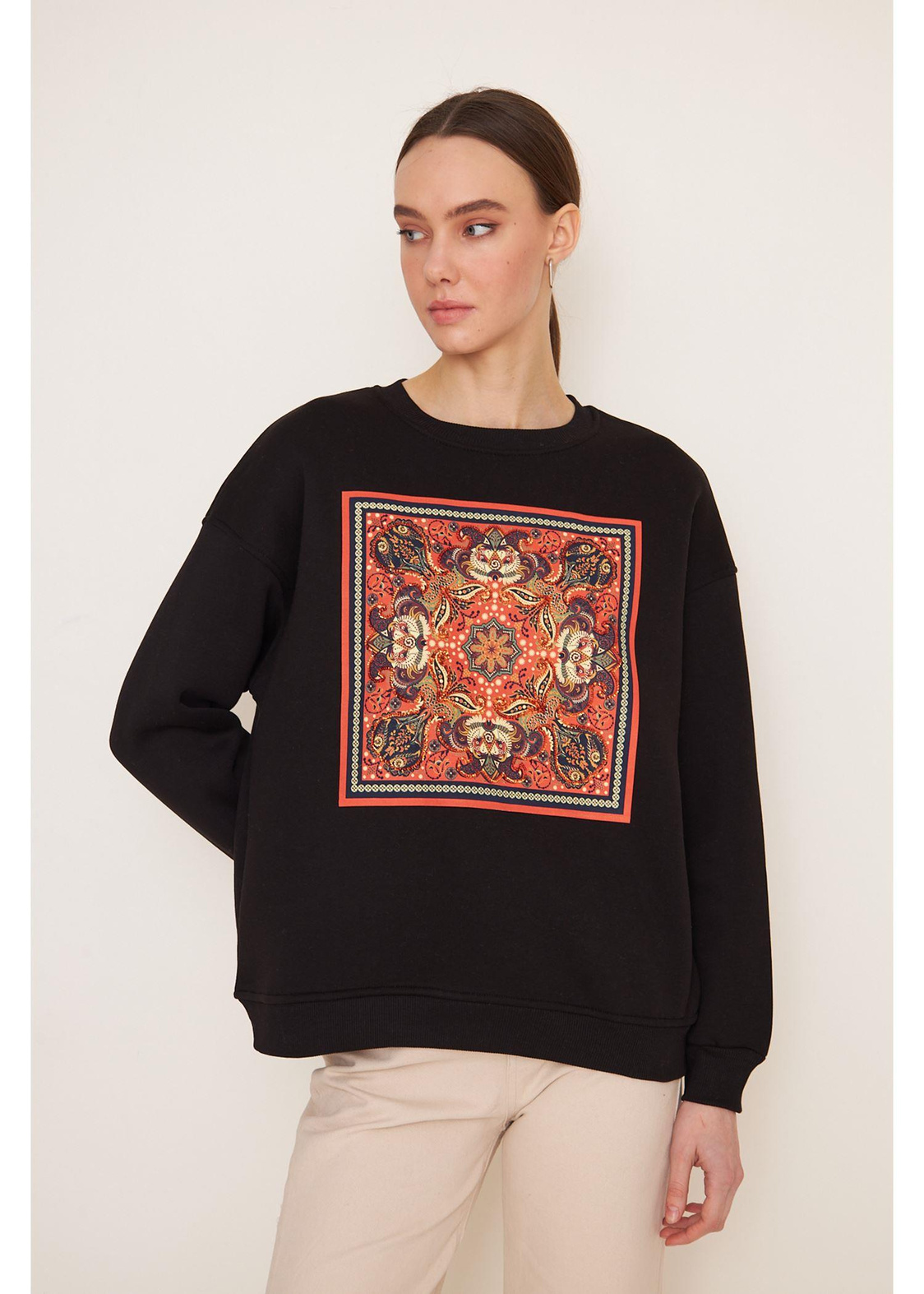 Baskılı Pullu Sweatshirt-Siyah