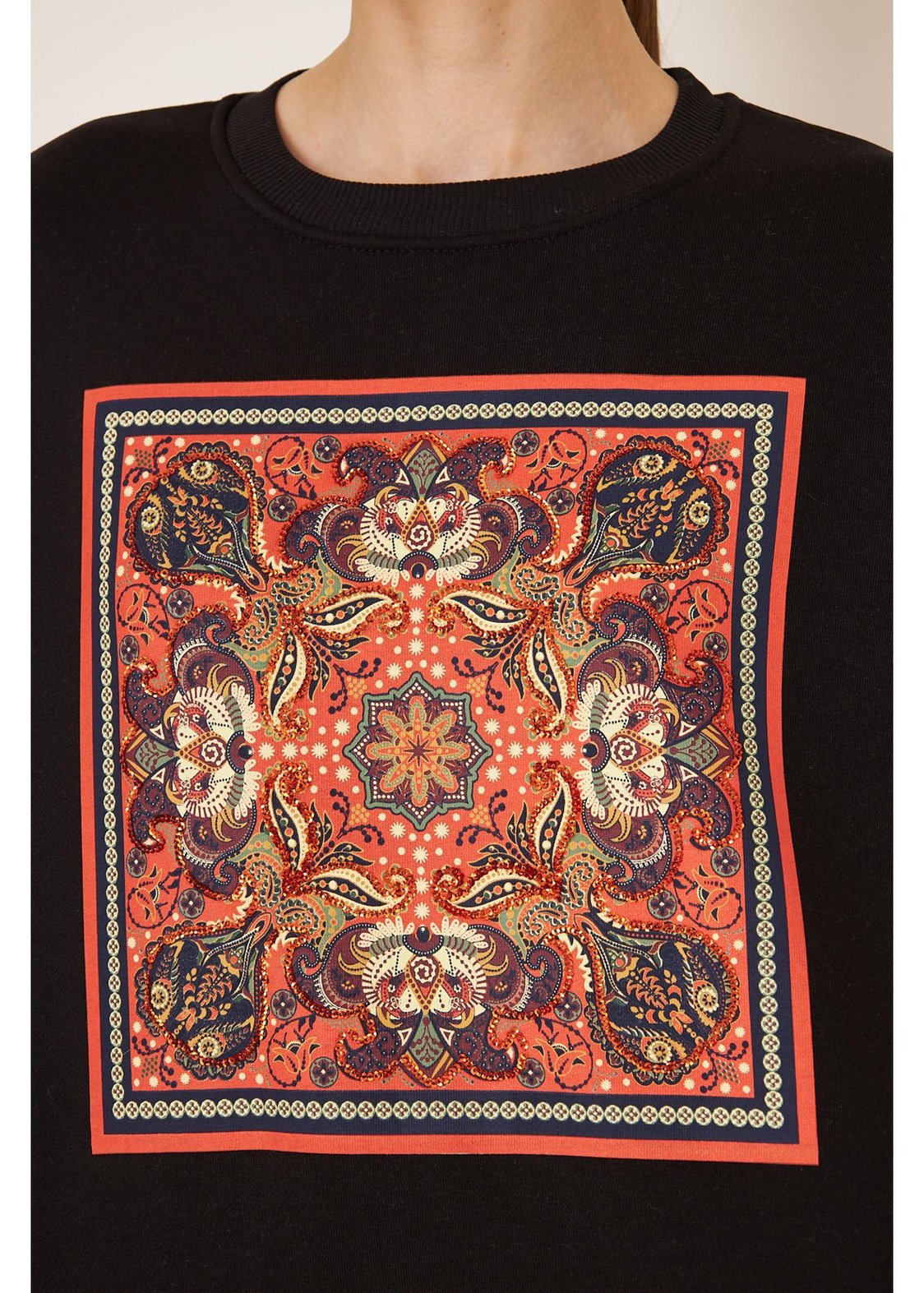 Baskılı Pullu Sweatshirt-Siyah