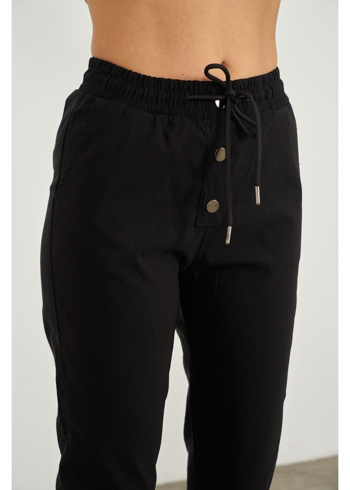 Beli Lastikli Düğme Detaylı Pantolon-Siyah