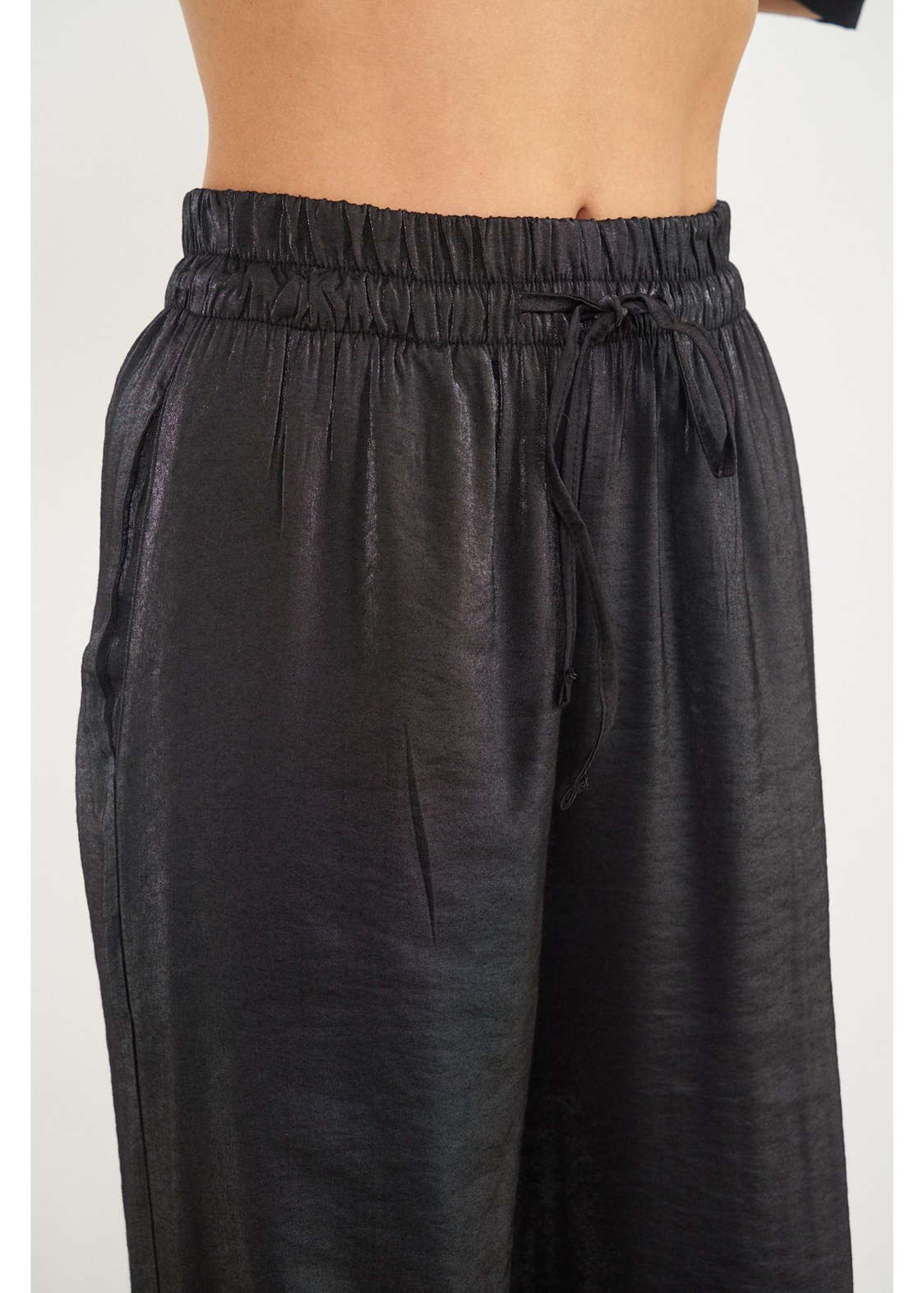 Beli Lastikli Parlak Keten Pantolon-Siyah