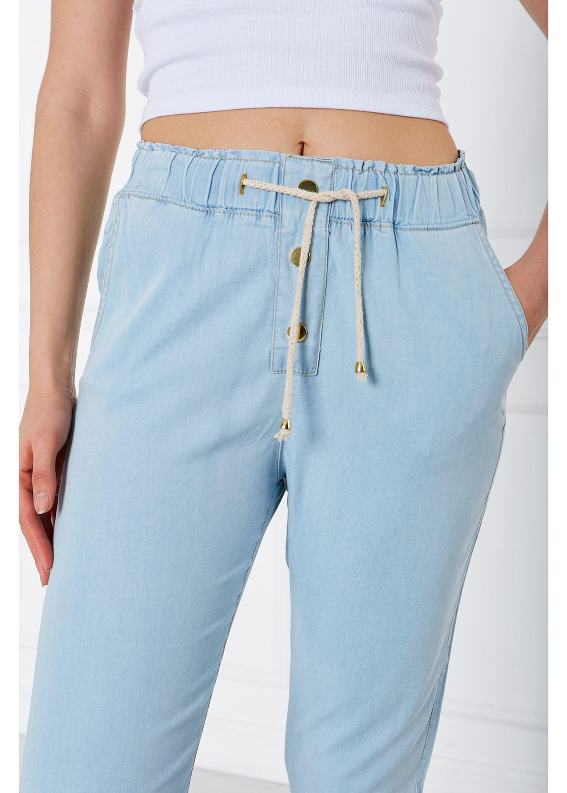 Beli Lastikli Üç Düğmeli Pantolon