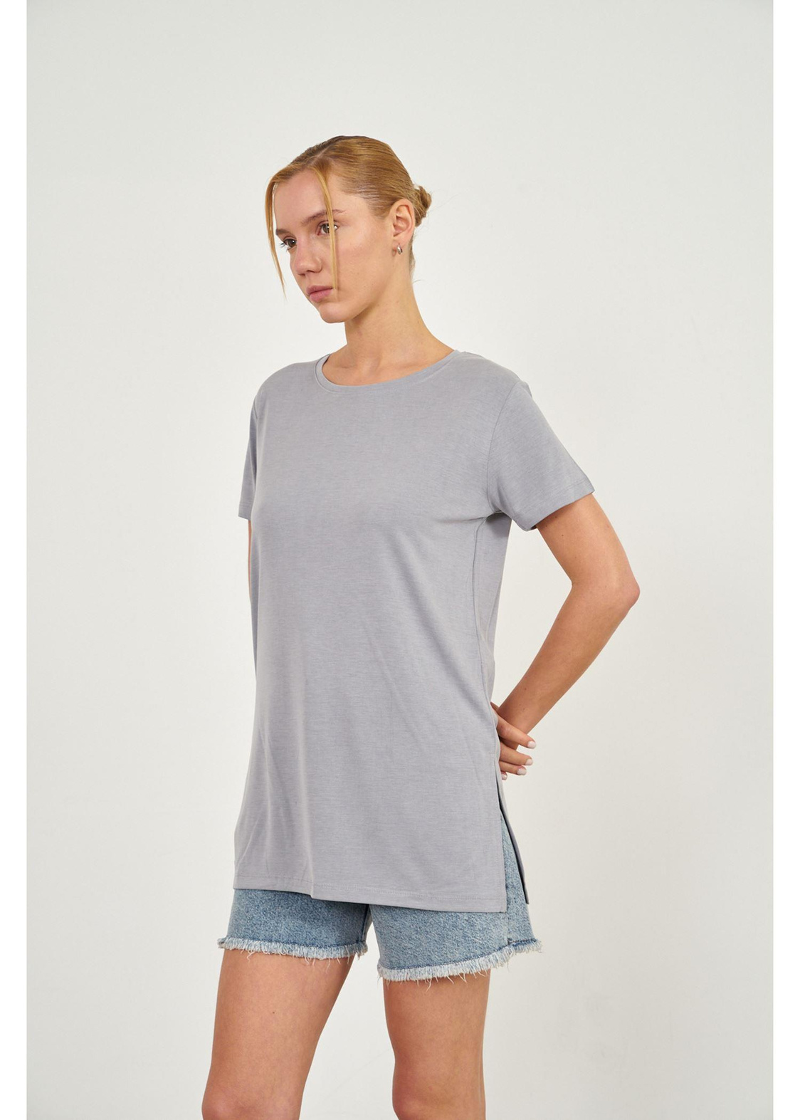 Bisiklet Yaka Kısa Kol Yırtmaçlı T-shirt-Gri