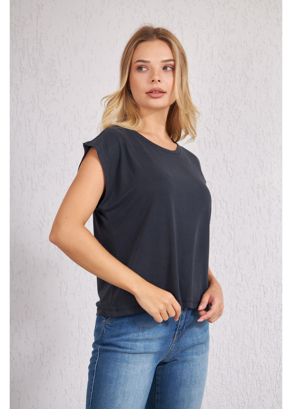 Bisiklet Yaka Kolsuz Tshirt-Siyah