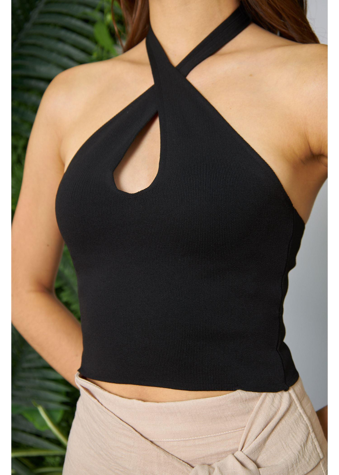 Boyundan Çapraz Bağlamalı Crop Top-Siyah