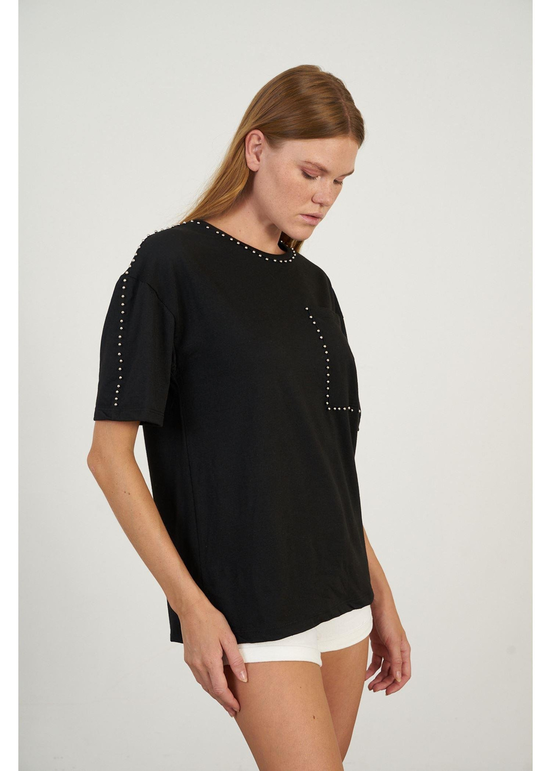 Cep Yaka Taş Detaylı Basic T-shirt-Siyah