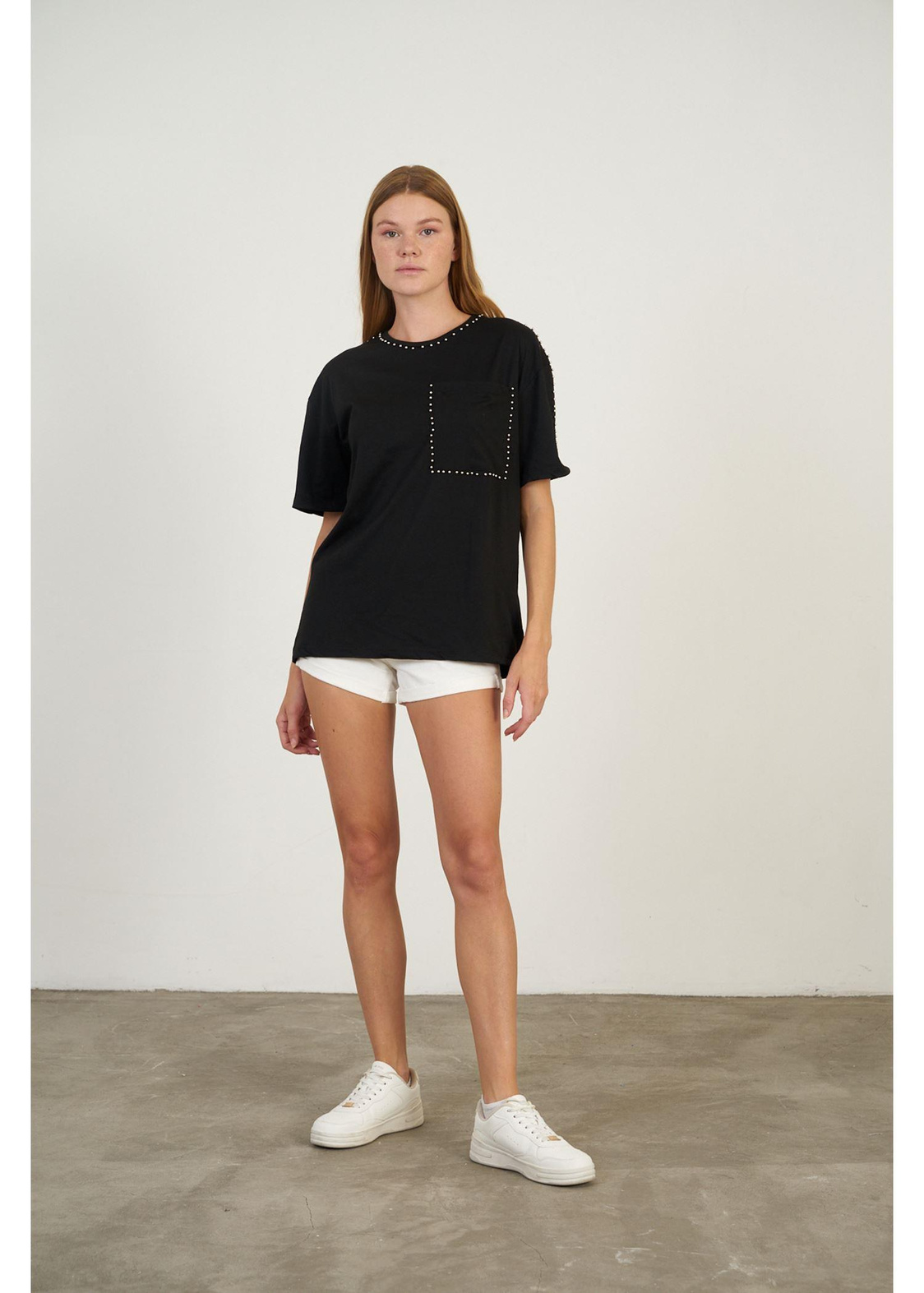 Cep Yaka Taş Detaylı Basic T-shirt-Siyah