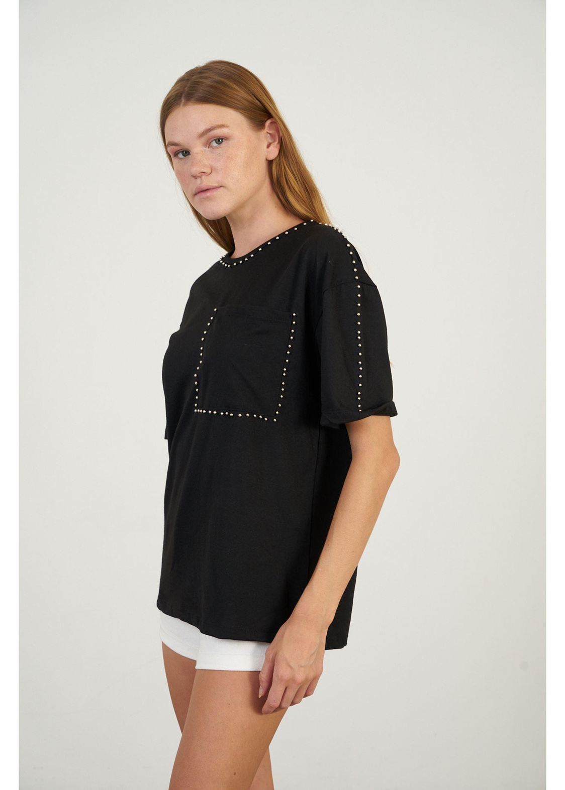 Cep Yaka Taş Detaylı Basic T-shirt-Siyah