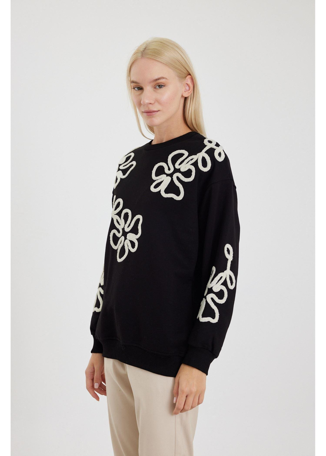Çiçek Baskılı Sweatshirt-Siyah