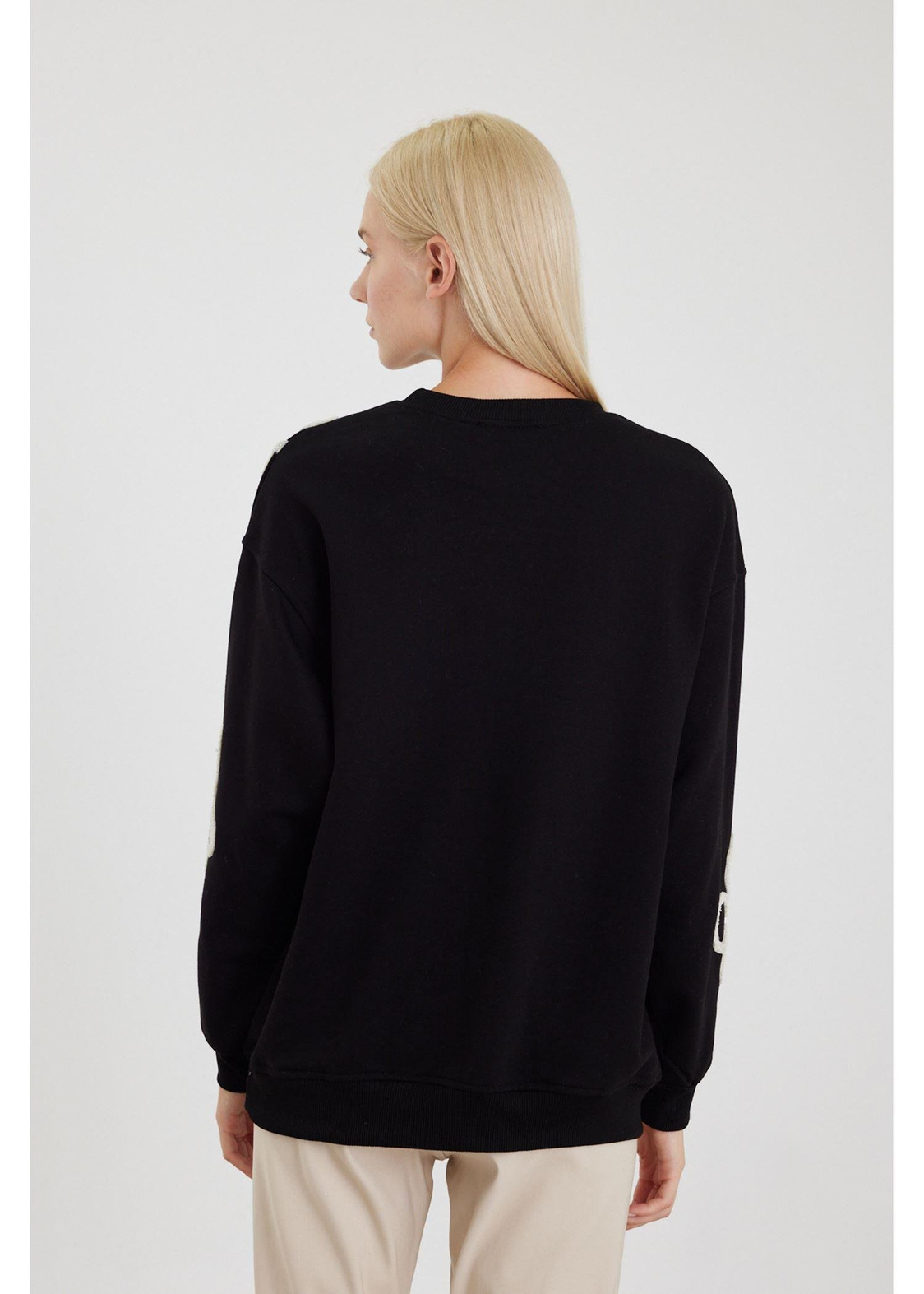 Çiçek Baskılı Sweatshirt-Siyah