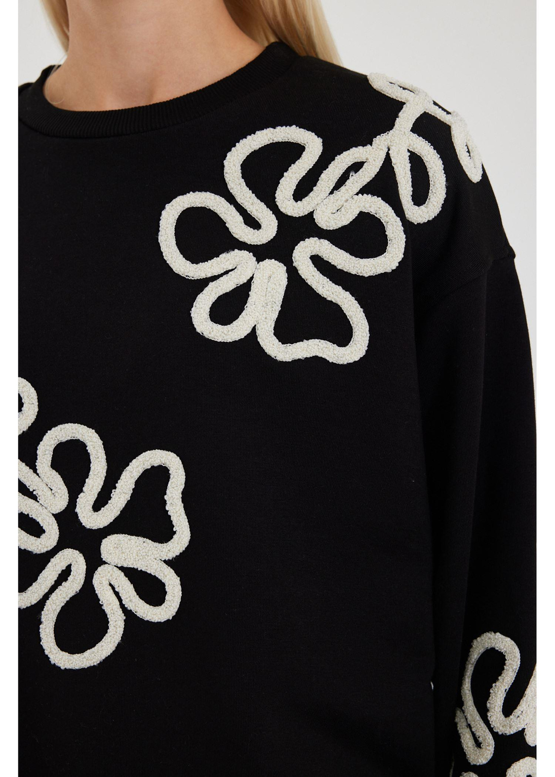 Çiçek Baskılı Sweatshirt-Siyah