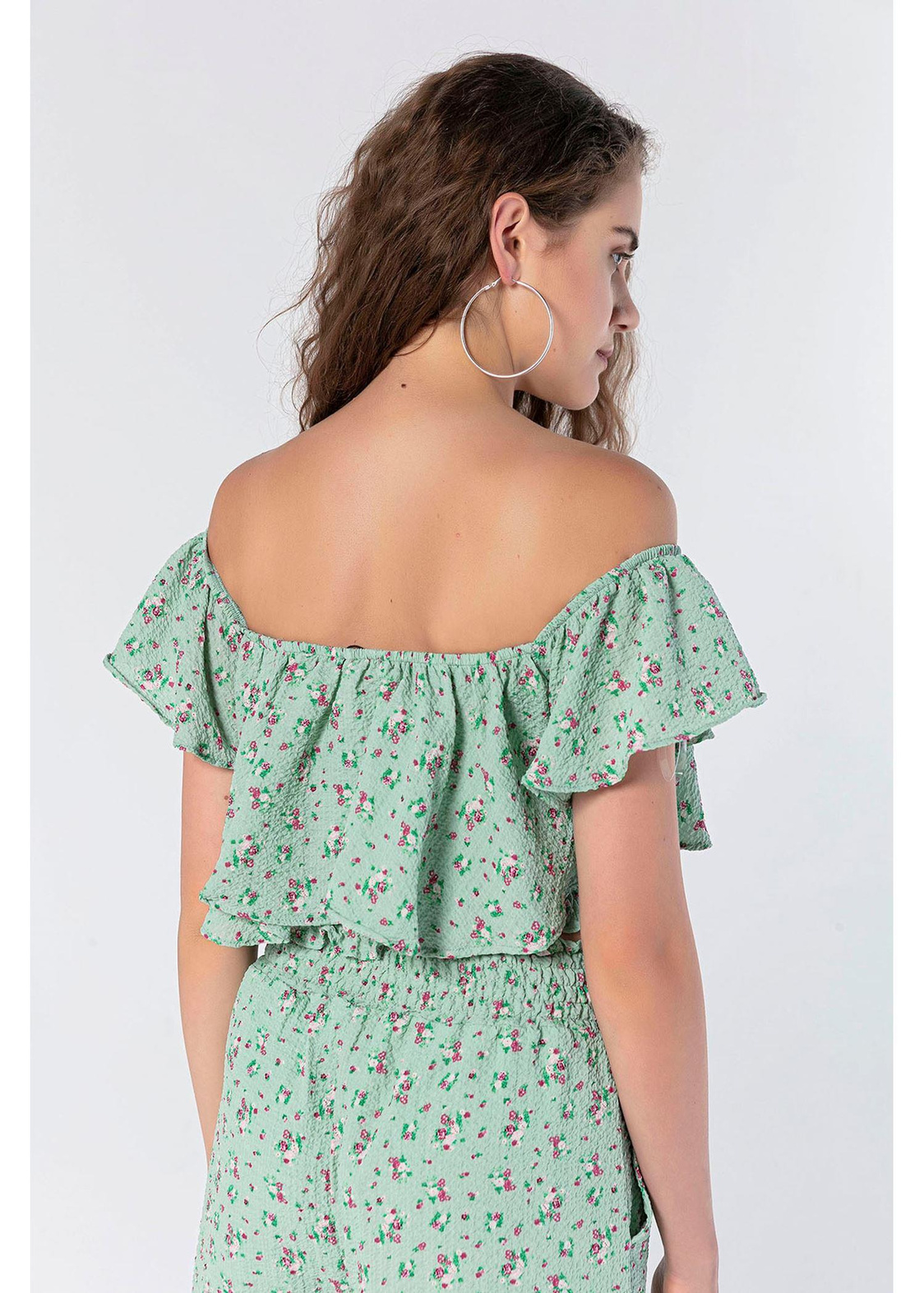 Çiçek Desenli Kayık Yaka Crop-Mint