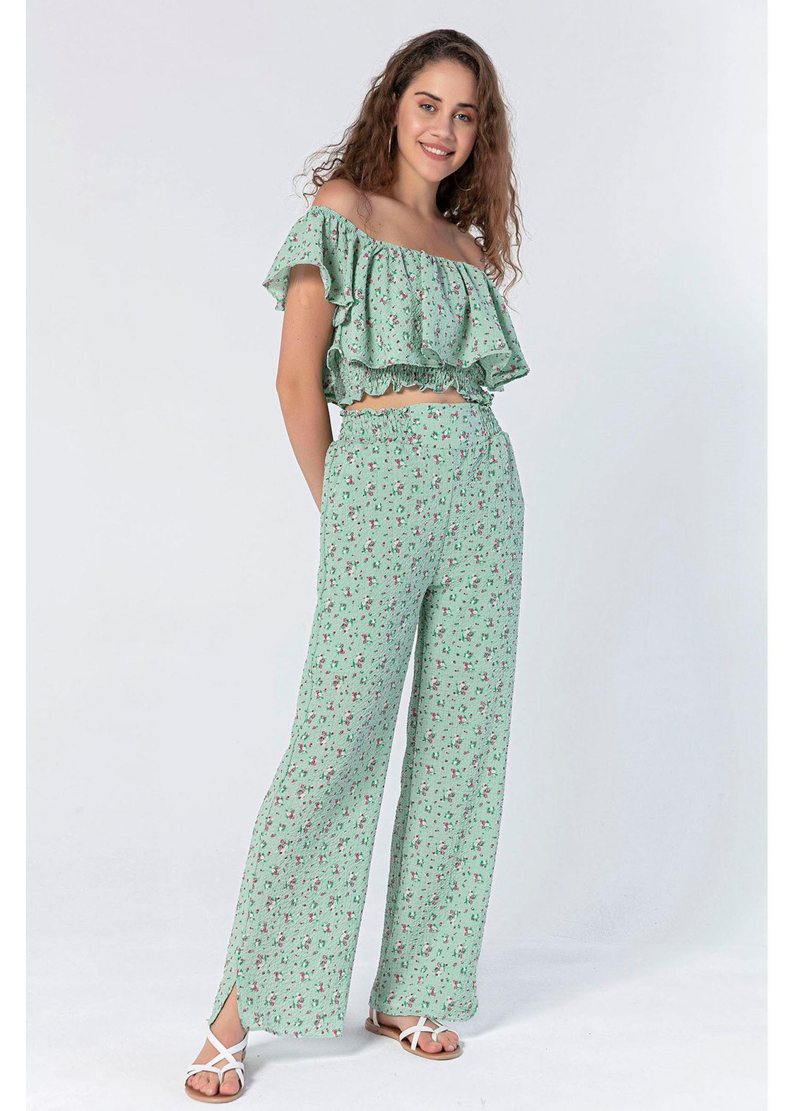 Çiçek Desenli Kayık Yaka Crop-Mint