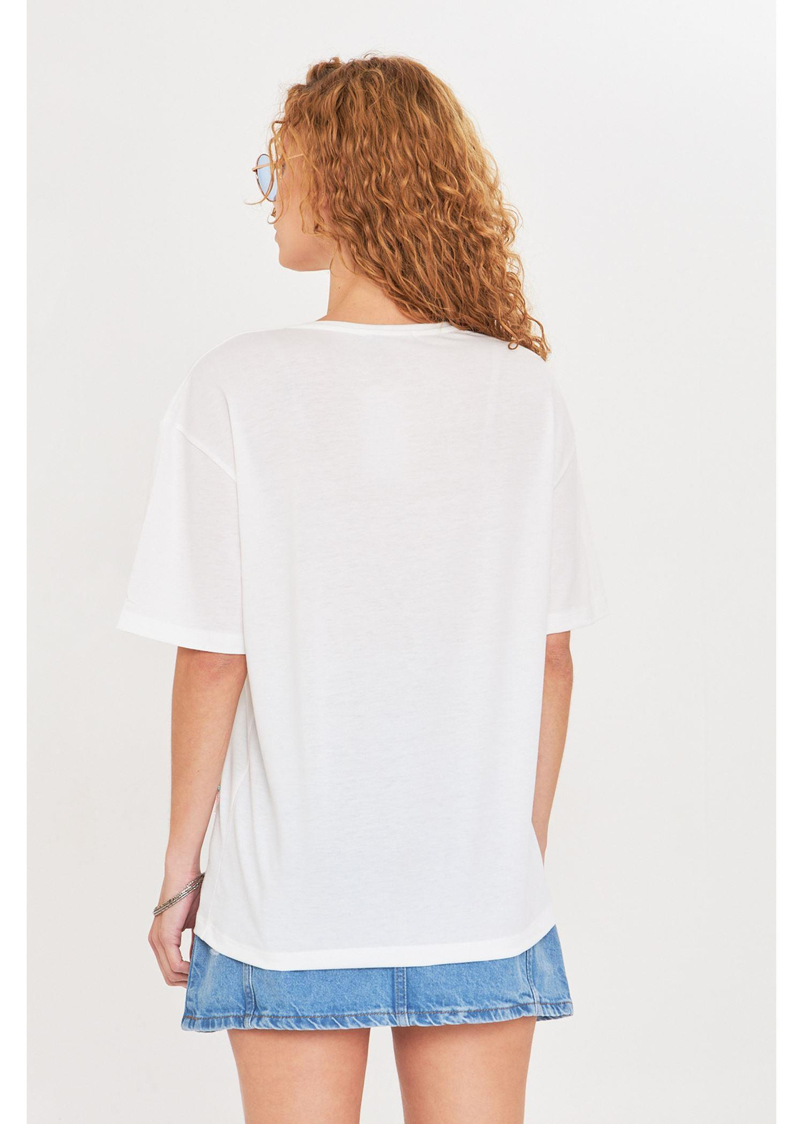 Çiçek İşlemeli T-shirt