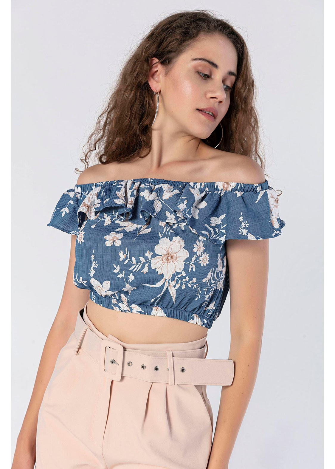 Çiçekli Desenli, Fırfırlı Crop Bluz-Mavi
